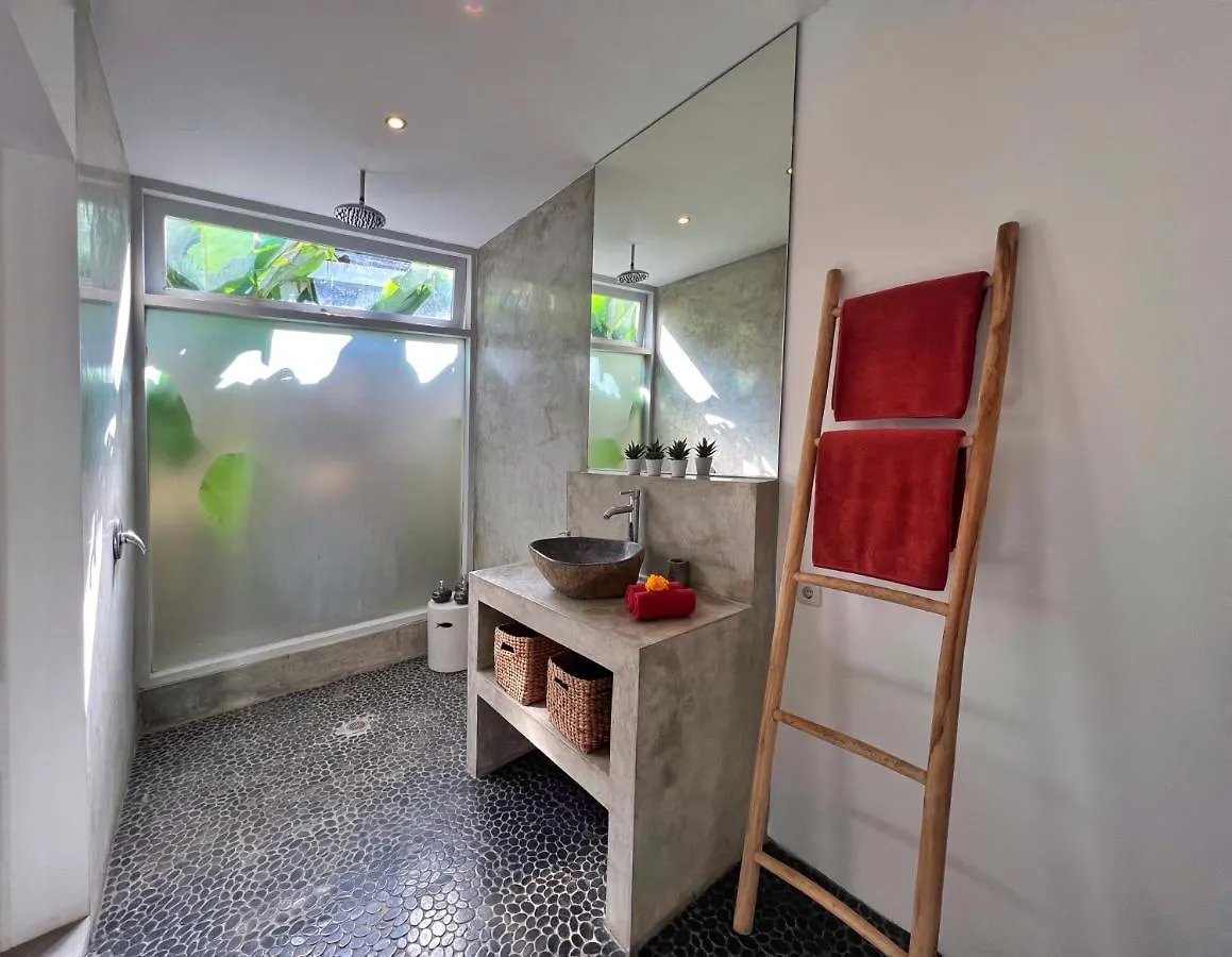 Villa Teman Eden, 4Br Prime Location Seminyak Beach